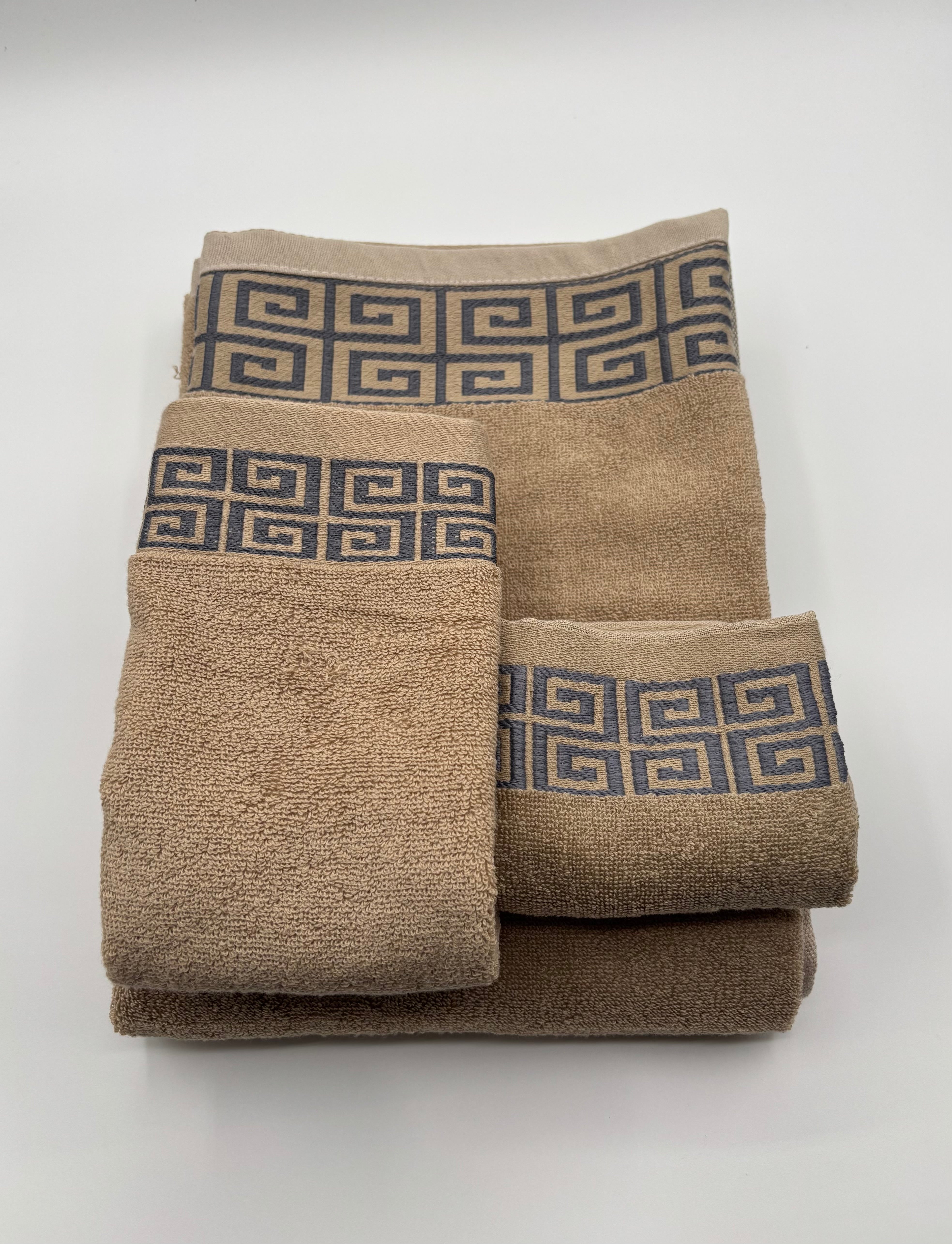 Printed Highly Absorbent, 100% Cotton, Set Of Three Bath Towel Set. An elegant addition To Any Home