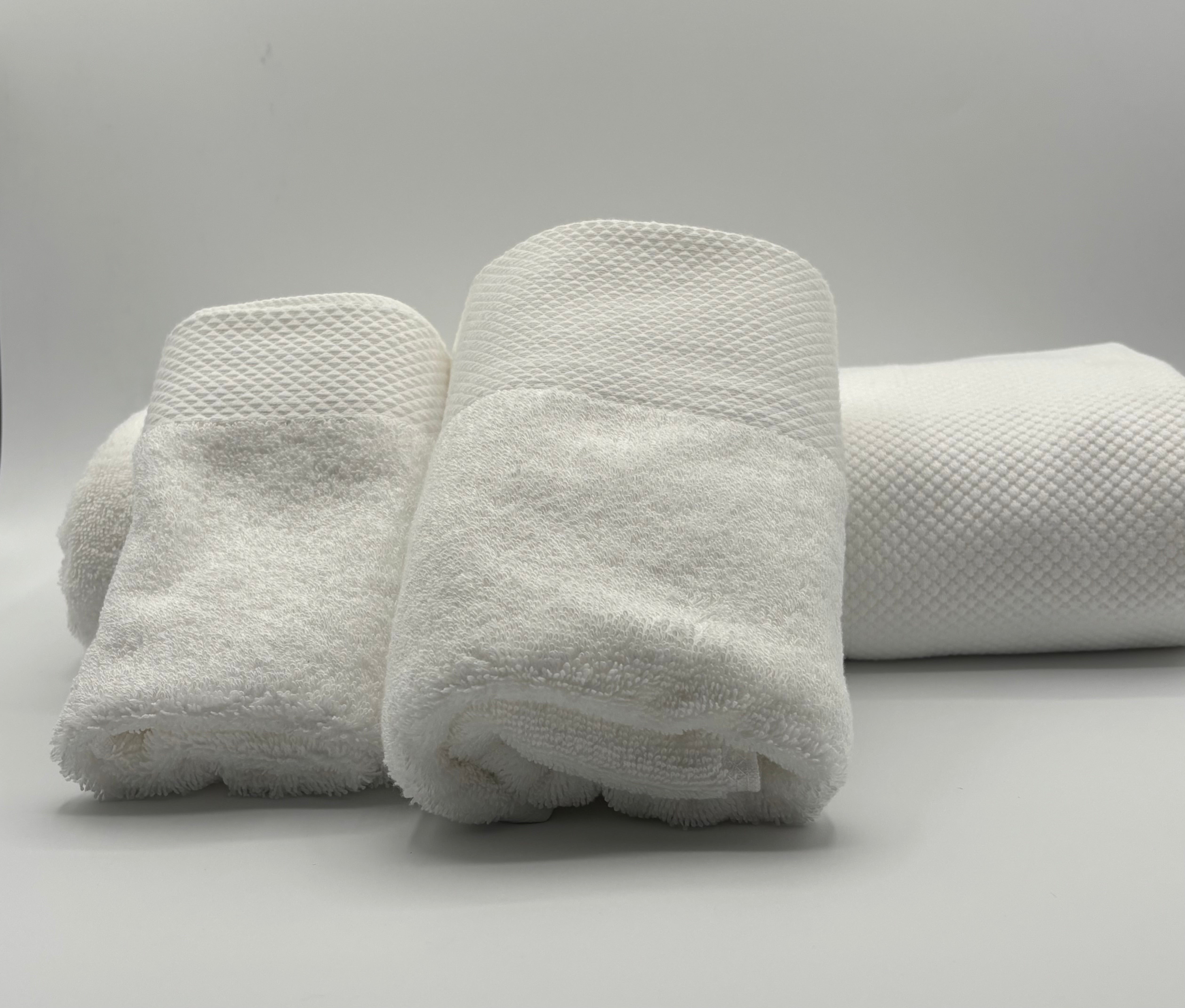 100% Cotton, 5 Star Luxury Hotel Bath Towel, Hand Towels, And Wash Cloths, 1x Wash Cloth, 1x Hand Towel, And 1x Bath Towel