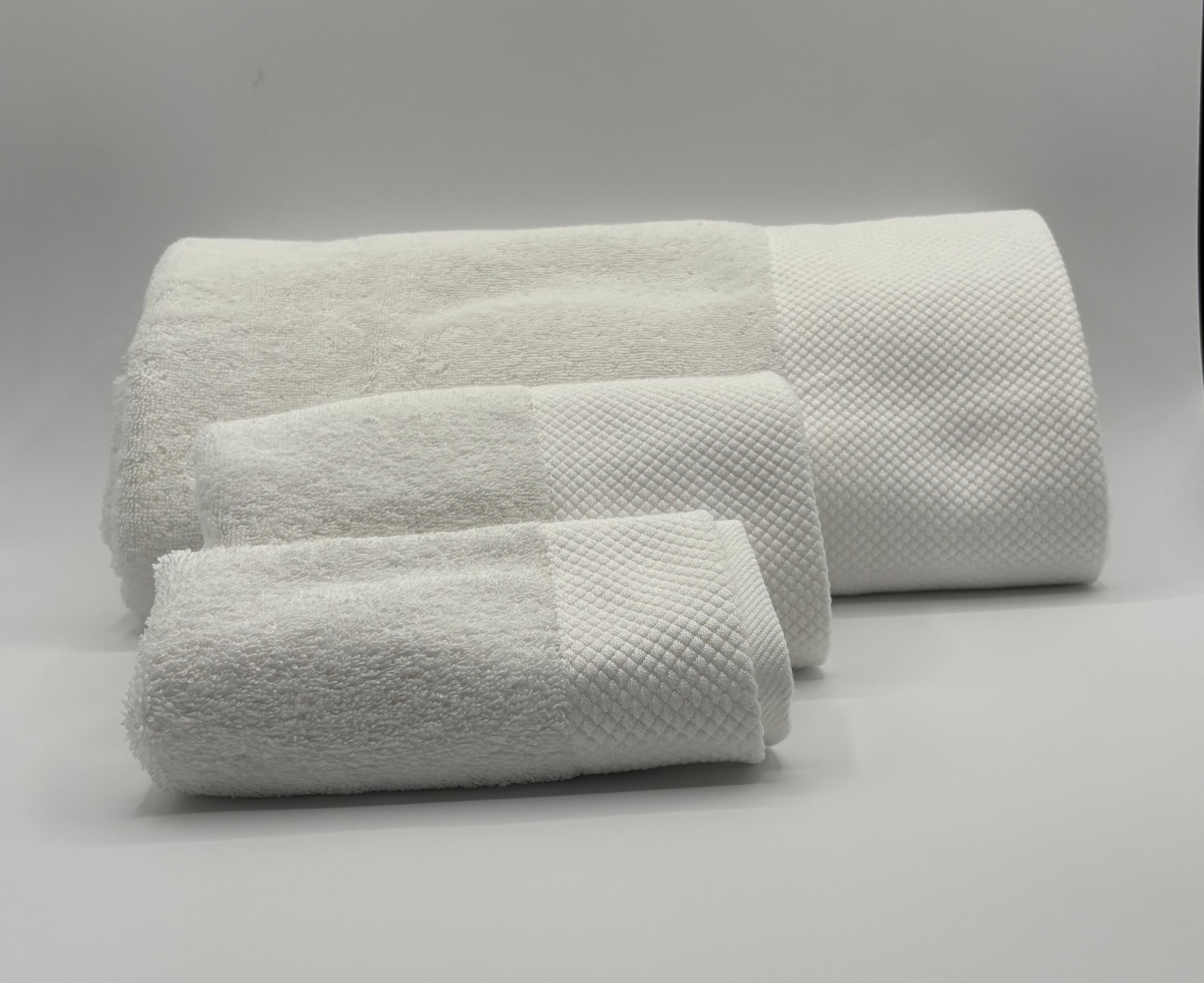 100% Cotton, 5 Star Luxury Hotel Bath Towel, Hand Towels, And Wash Cloths, 1x Wash Cloth, 1x Hand Towel, And 1x Bath Towel